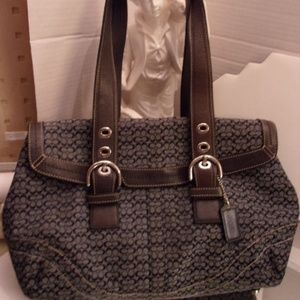 Authentic guc coach handbag. m70-4